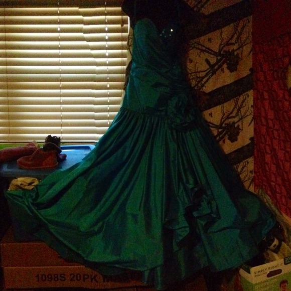 BEAUTIFUL PROM SPECIAL EVENT DRESS - Picture 4 of 4
