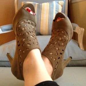 Med. Taupe Cutout Heels - New!