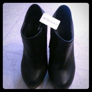 ***Price reduced*** Black Shoes from Forever 21