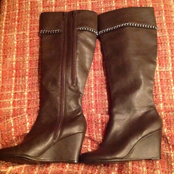 NWOT AEROSOLES 8M TALL BOOTS - Picture 1 of 4