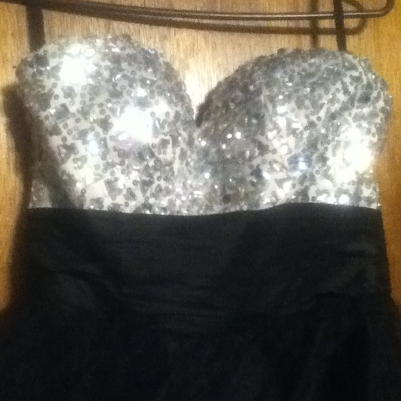 A dynasty chic couture prom dress - Picture 2 of 3