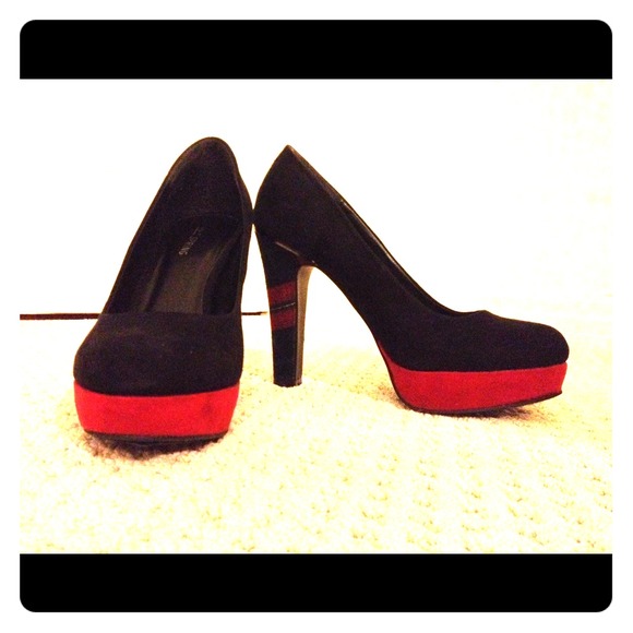 RED/BLACK suede heels