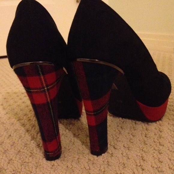 RED/BLACK suede heels - Picture 2 of 2