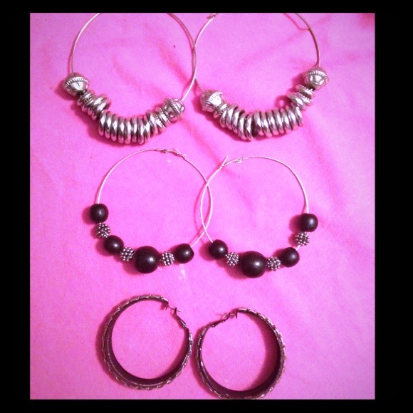 ❌SOLD❌Silver beaded earrings