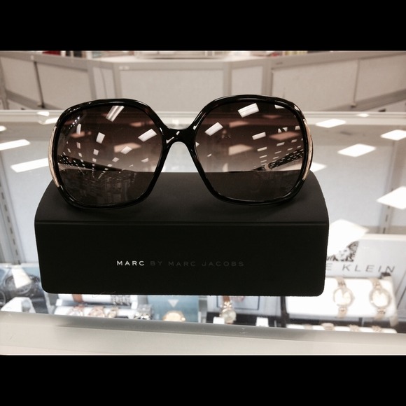 Marc by Marc Jacobs Accessories - 🎀HOST PICK🎀 2/13. MARC Mark Jacobs sunglasses👓