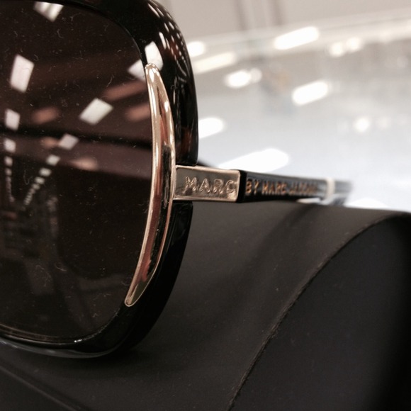 🎀HOST PICK🎀 2/13. MARC Mark Jacobs sunglasses👓 - Picture 3 of 3