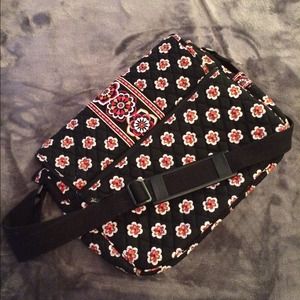 VERA BRADLEY MESSENGER BAG! Like new!