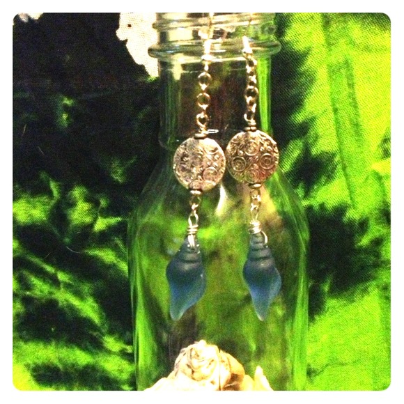 💥SOLD💥 Beach glass Shell Earrings