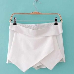 🚫RESERVED @isarelles Asymmetrical White Skort