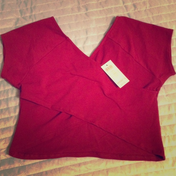 Accepting Offers‼️Arden B Criss-Cross Crop Top