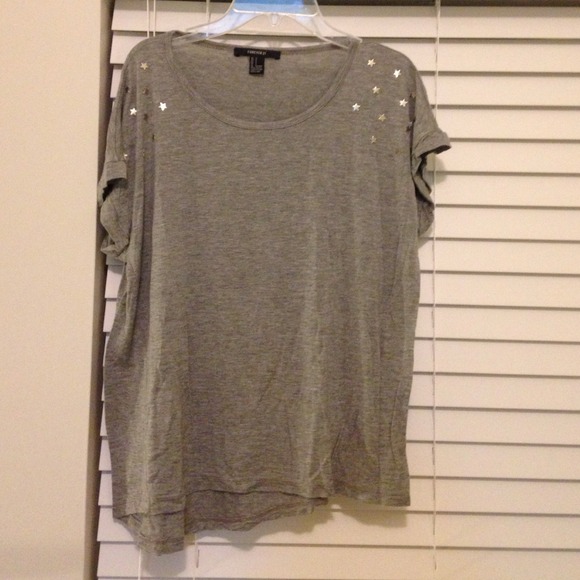 gray top w/ stars