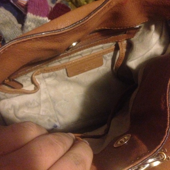 SOLD!! 💥Cognac Michael Kors Hamilton purse - Picture 4 of 4