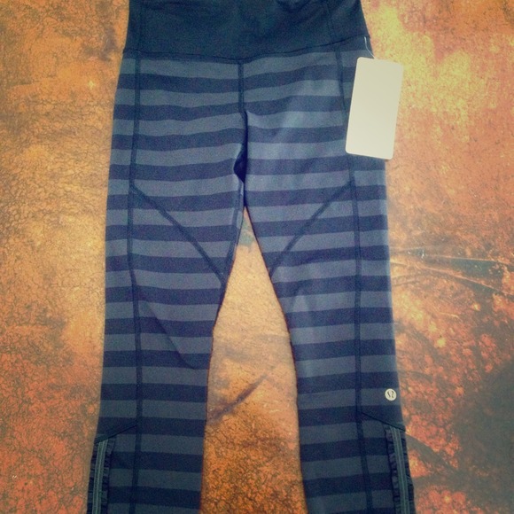 🚫Sold 🚫lululemon Run dash crop stripes size 4