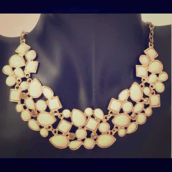🚫SOLD in a BUNDLE 🚫Satement Necklace