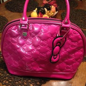 Hot pink hello kitty handbag!