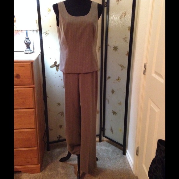 👘Kasper Classic 3 piece suit👘
