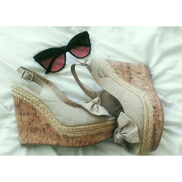 Beige cork open toe wedges