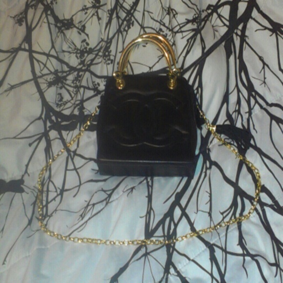 I need your help ladies!!!! Chanel purse!!