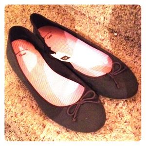 Gap Flats. Dark gray. Size 7.