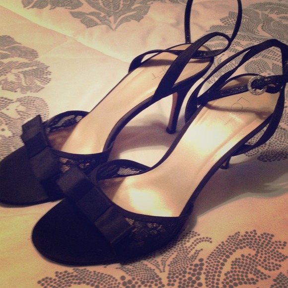 Ann Taylor lace heels