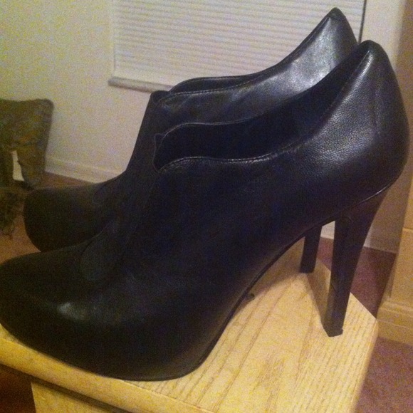 🎉🍾🎉BCBG Black Bootie! Excellent condition!