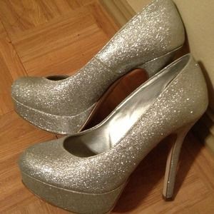 Silver heels💛