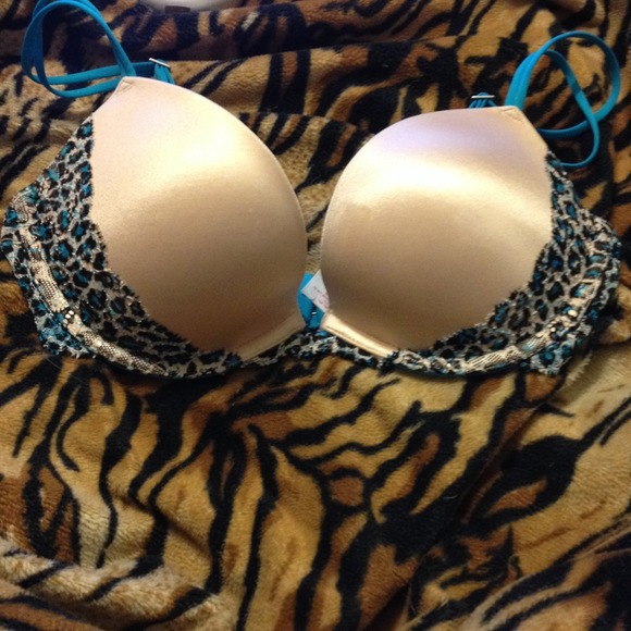 🔴REDUCED🔴Pink VS Heartbreaker bra