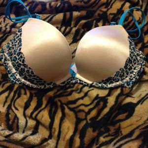 🔴REDUCED🔴Pink VS Heartbreaker bra