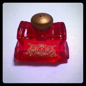 ** SOLD in bundle** Viva la Juicy .17 oz💕