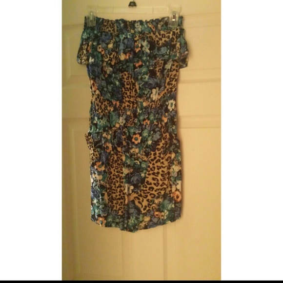 Multi color romper with pockets!