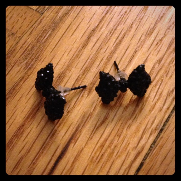 Cute black bow earrings