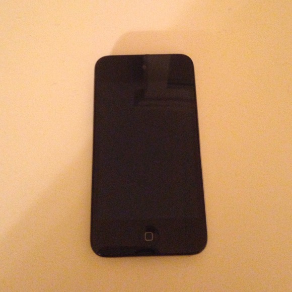 8 GB iPod touch 4th generation