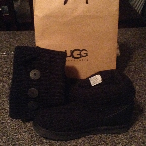 Additional pictures of the UGG Boots NO TRADES