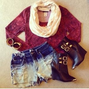 Shirt, shorts, heels, hoop earrings, scarf.
