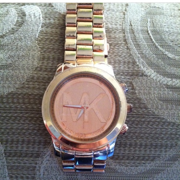 Beautiful watches available for u