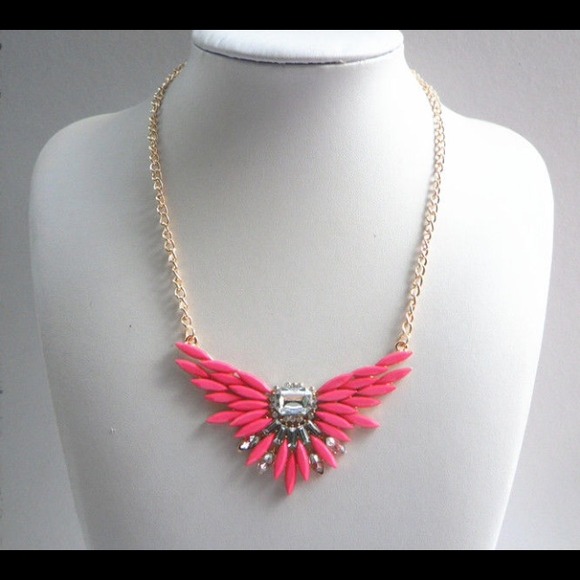 Jewelry - Beautiful Pink Necklace