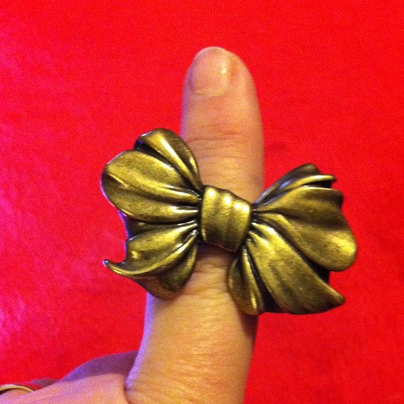 #💝#GIFTED#💝# Gold tone bow ring