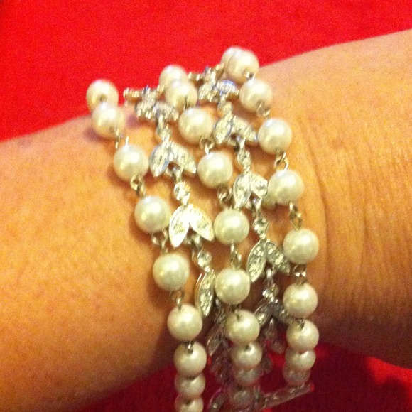 ##🚫SOLD#🚫# Multi strand pearl bracelet.