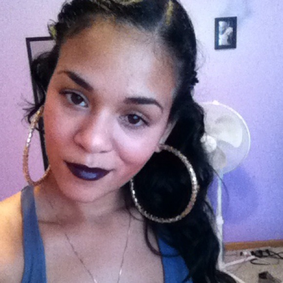 YOUR SELLER/BUYER! 💋 - Picture 3 of 4