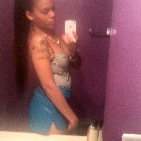 YOUR SELLER/BUYER! 💋 - Picture 4 of 4