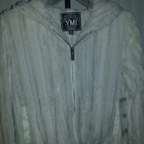 ⬇️Faux fur/vegan leather trimmed hooded jacket