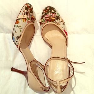 Gucci FLORA Strappy Closed-toe pump Size 8.5