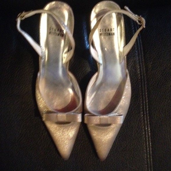Size 9 Stuart Weitzman gold pointed shoes