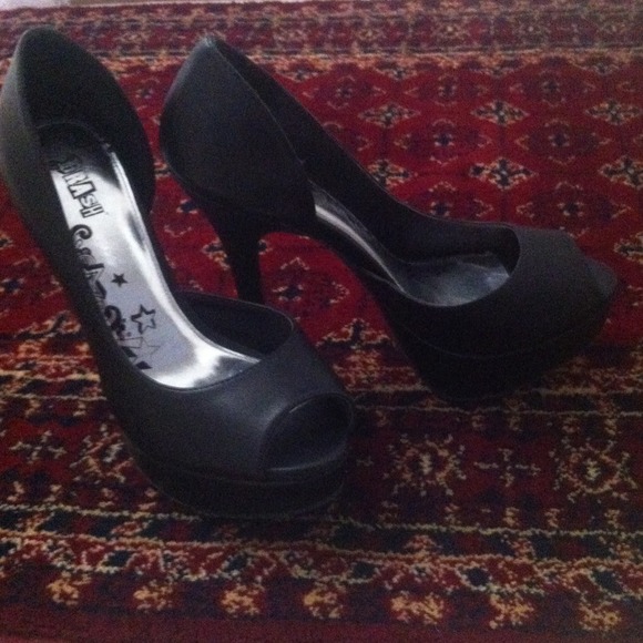 Peep toe heels