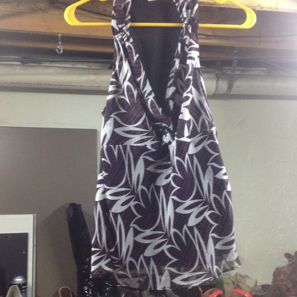Fushia black and white sleeveless top