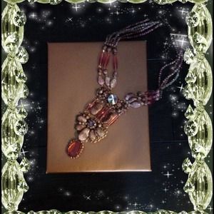 Beautiful Necklace. Makes a Statement✨ Beautiful Necklace. Makes a Statement✨