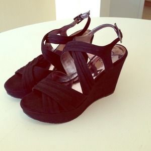 Black wedges