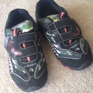 Boys size 1 Starter shoes
