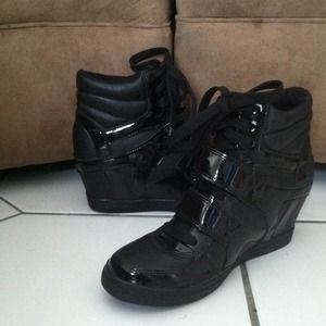 N.Y.L.A "Blinder" Wedge Sneaker in Black