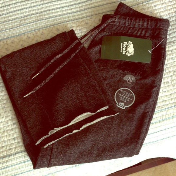 Roots open bottom sweat pants NWT xs